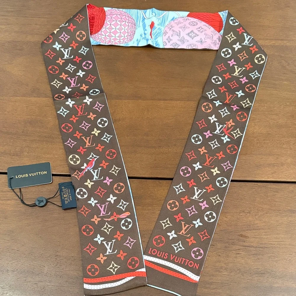 GWP Louis Vuitton Vibrant Monogram Silk Scarf - Picture 4 of 6